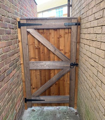 Closeboard Tongue and Groove 2 - Residential Gates - Hayward Fencing - Essex